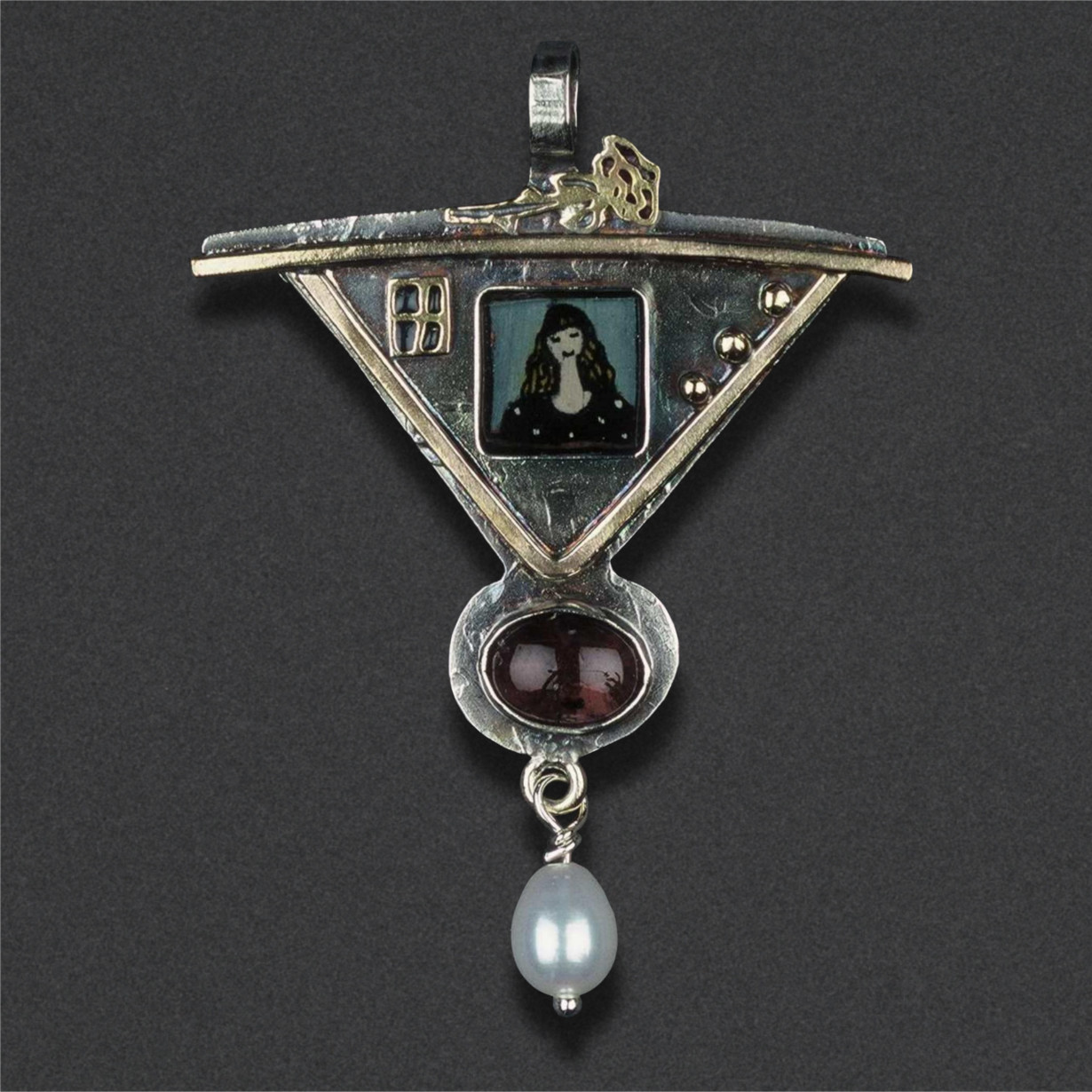 Image of Pendant 1, Sterling silver , golf filled wire, freshwater pearl